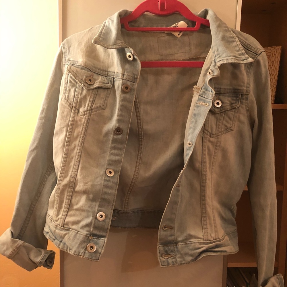 H&M Light wash Jean Jacket